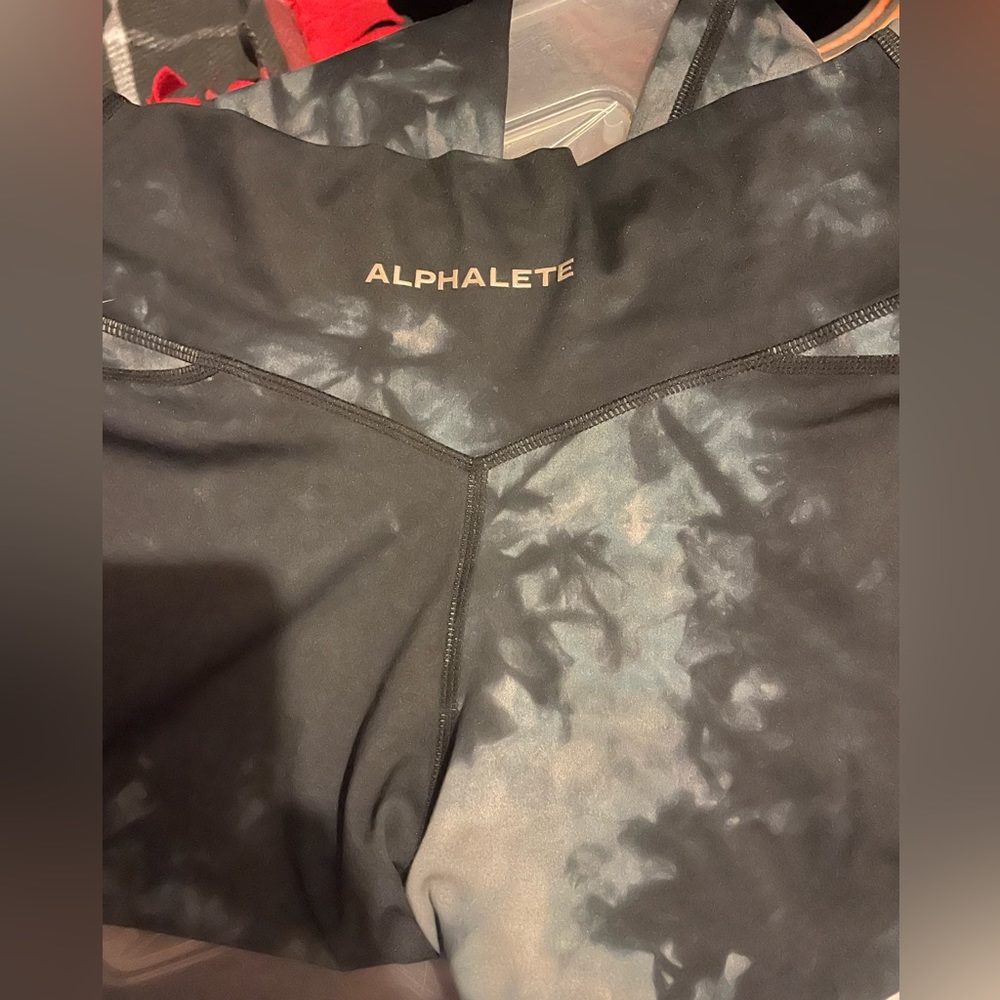 Alphalete acid wash leggings - Picture 2 of 3